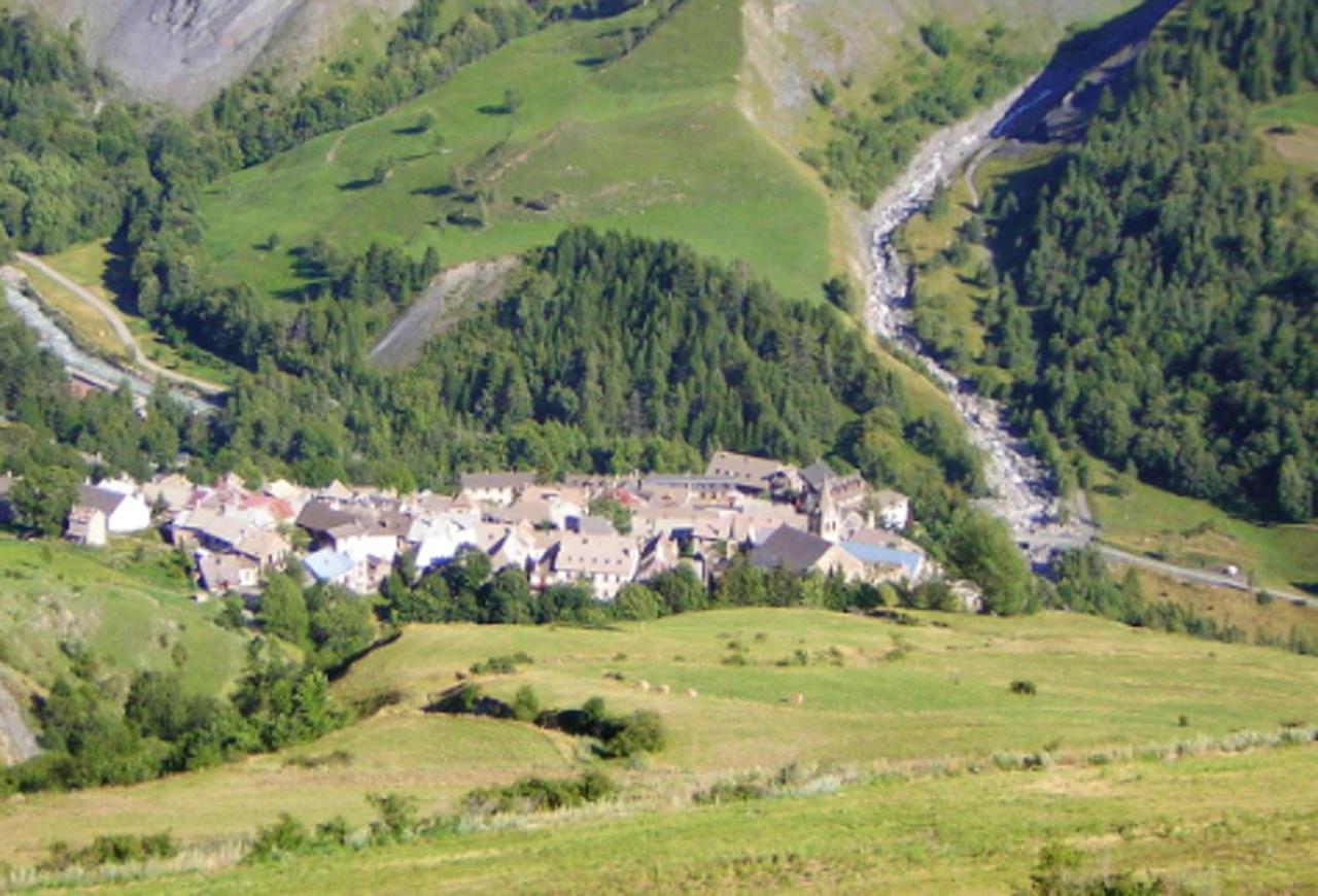 Appartement Studio avec terrasse amenagee et wifi a La Grave a 3 km des pistes Extérieur photo